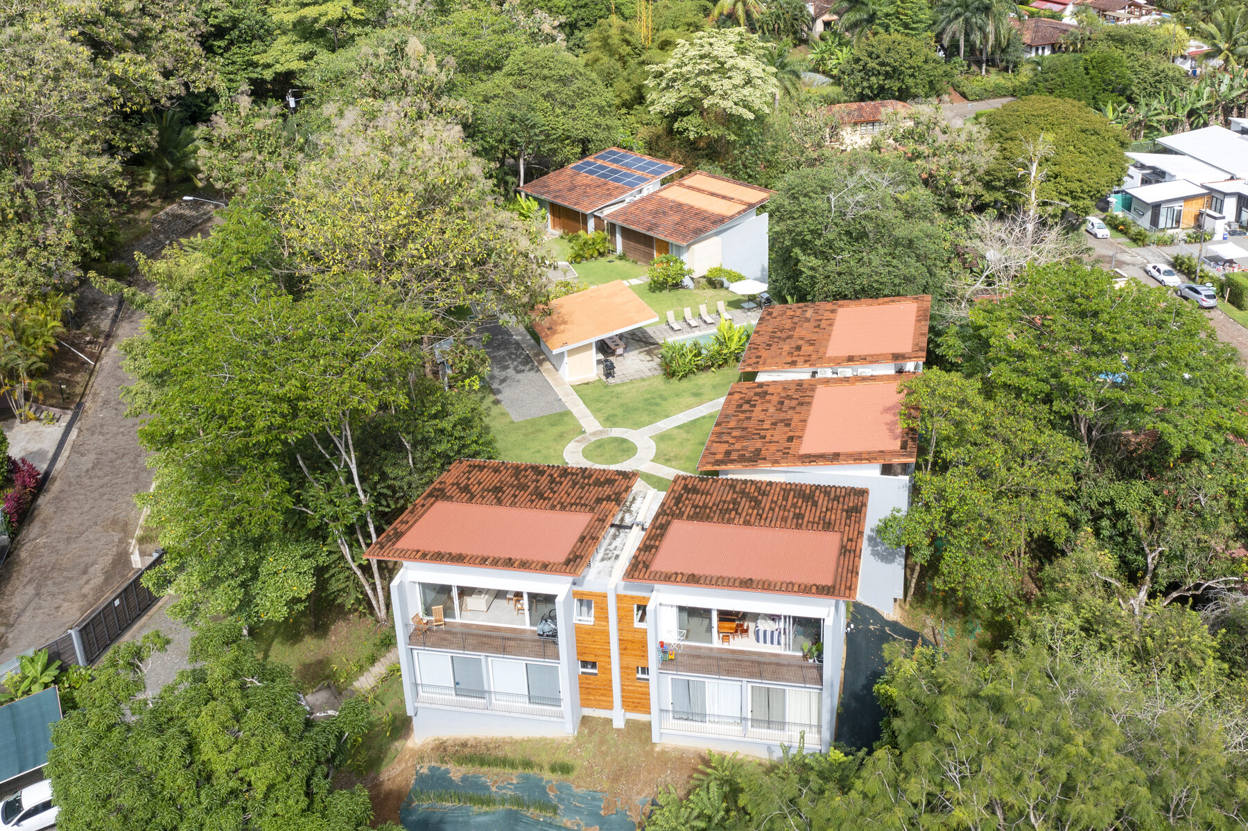 Aerial view showing Hermosa Salvaje in its forested setting